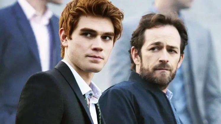 JK Apa y Luke Perry como Archie y Fred Andrews en 'Riverdale' JK Apa y Luke Perry como Archie y Fred Andrews en 'Riverdale'