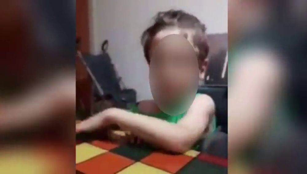 La recuperación de un niño que sufre una enfermedad cerebral que interfiere en su crecimiento