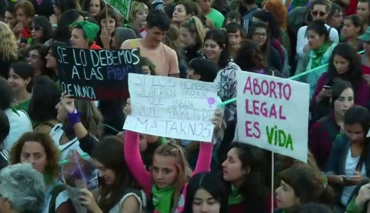 Los colores verde y violeta lideran la lucha feminista en América Latina Los colores verde y violeta lideran la lucha feminista en América Latina