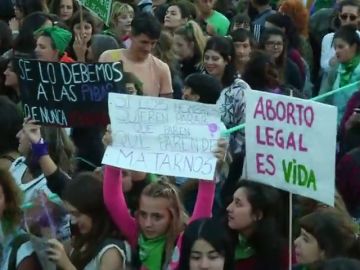 Los colores verde y violeta lideran la lucha feminista en América Latina