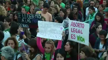 Los colores verde y violeta lideran la lucha feminista en América Latina