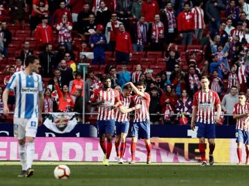 Los jugadores del Atlético de Madrid celebran el gol de Saúl ante el Leganés