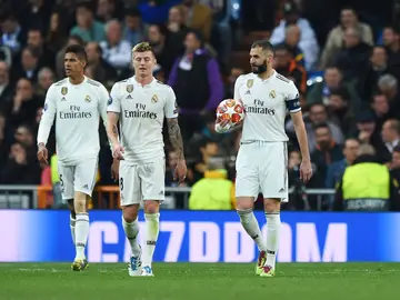 Los jugadores del Real Madrid, abatidos en el partido contra el Ajax Los jugadores del Real Madrid, abatidos en el partido contra el Ajax