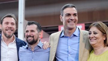 El presidente del Gobierno, Pedro Sánchez junto con el candidato socialista a la Presidencia de la Junta de Castilla y León, Luis Tudanca, el candidato a revalidar la Alcaldía de Valladolid, Óscar Puente y la secretaria provincial, Teresa López 