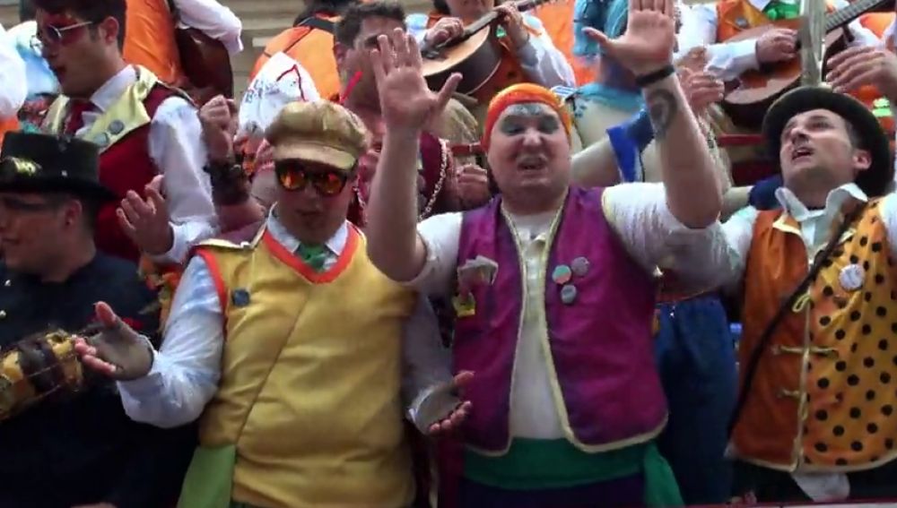 Cádiz se deja el alma en la celebración de su emblemático carnaval 