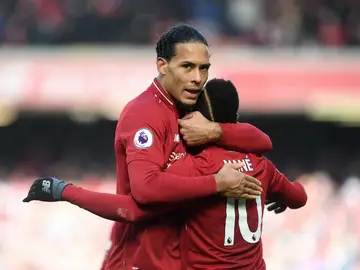 Mane celebra un gol con Van Dijk Mane celebra un gol con Van Dijk