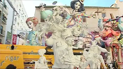 La plantà de las fallas de Valencia La plantà de las fallas de Valencia