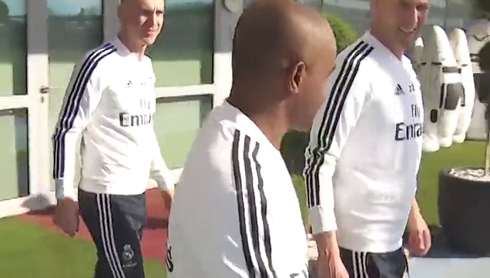 Primeras imágenes de Zidane en la ciudad deportiva tras su vuelta al Real Madrid