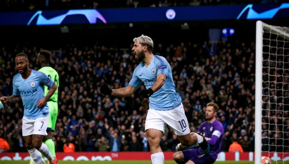 Kun Agüero celebra el 1-0 ante el Schalke