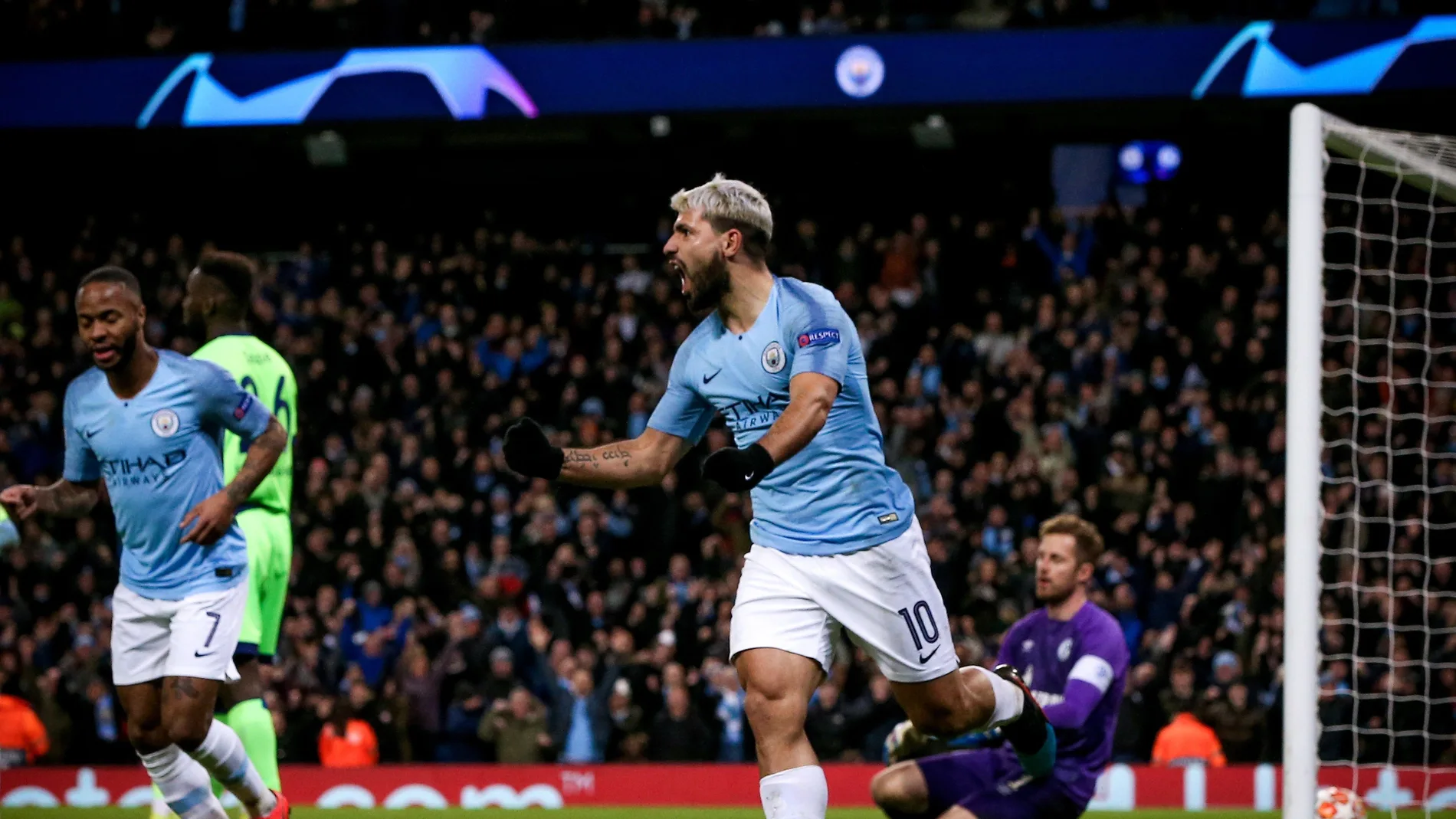 Kun Agüero celebra el 1-0 ante el Schalke Kun Agüero celebra el 1-0 ante el Schalke