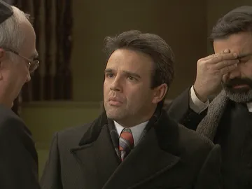 Carmelo y Berengario, atónitos ante la confesión de Don Anselmo Carmelo y Berengario, atónitos ante la confesión de Don Anselmo