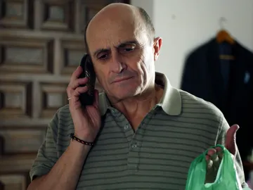 Alfonso decide entregarle a Coral la droga de Francisco Alfonso decide entregarle a Coral la droga de Francisco