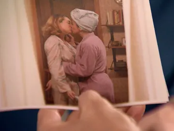 Unas comprometidas fotos de Luisita y Amelia, el nuevo chantaje de Gabriel a Natalia Unas comprometidas fotos de Luisita y Amelia, el nuevo chantaje de Gabriel a Natalia