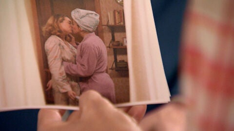 Unas comprometidas fotos de Luisita y Amelia, el nuevo chantaje de Gabriel a Natalia