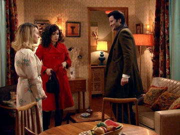 Gabriel se presenta en casa de Luisita y Amelia