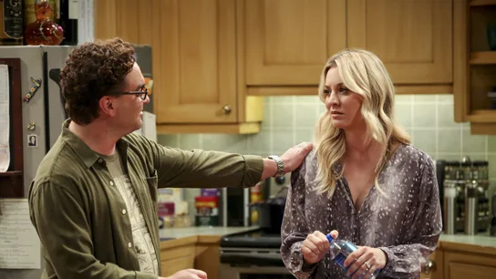 Kaley Cuoco y Johnny Galecki como Penny y Leonard en 'The Big Bang Theory' Kaley Cuoco y Johnny Galecki como Penny y Leonard en 'The Big Bang Theory'