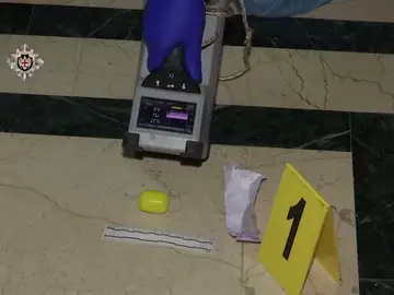 Dos detenidos por intentar vender 40 gramos de uranio radiactivo por un valor de 2,5 millones de euros Dos detenidos por intentar vender 40 gramos de uranio radiactivo por un valor de 2,5 millones de euros