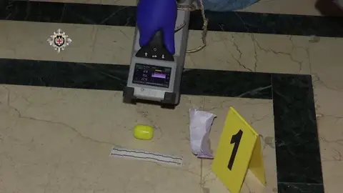 Dos detenidos por intentar vender 40 gramos de uranio radiactivo por un valor de 2,5 millones de euros Dos detenidos por intentar vender 40 gramos de uranio radiactivo por un valor de 2,5 millones de euros