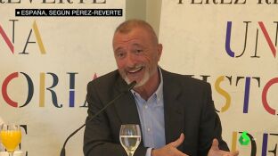 Arturo P&eacute;rez Reverte llama a recomponer Espa&ntilde;a en su nuevo libro: "Es un Estado en demolici&oacute;n"
