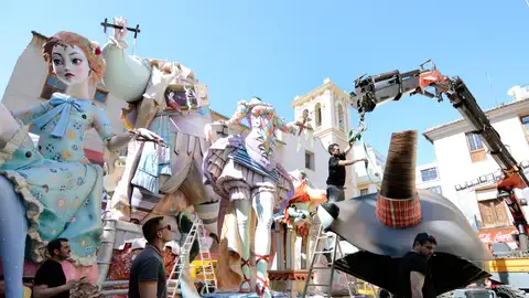 Programa Fallas 2020: Calendario y horarios de las fallas de Valencia Montaje fallas valencia 2019