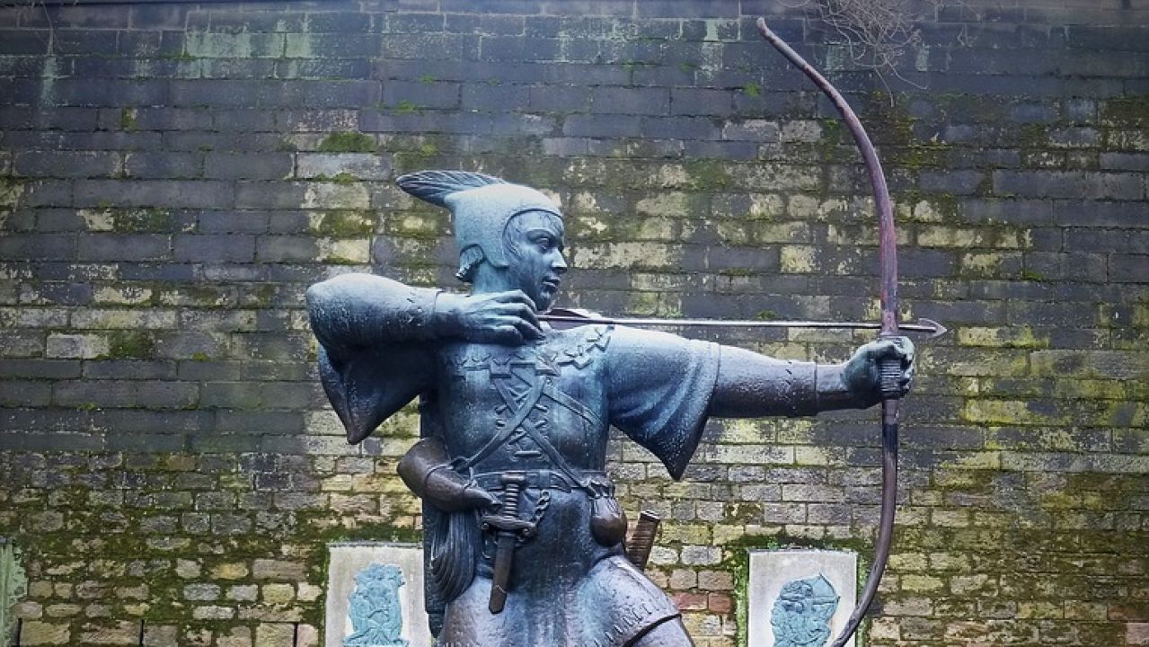 El Robin Hood de Villarramiel reparte sobres con dinero