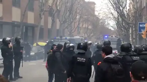 Cinco hinchas del Olympique de Lyon, heridos tras ser atacados en Barcelona Cinco hinchas del Olympique de Lyon, heridos tras ser atacados en Barcelona