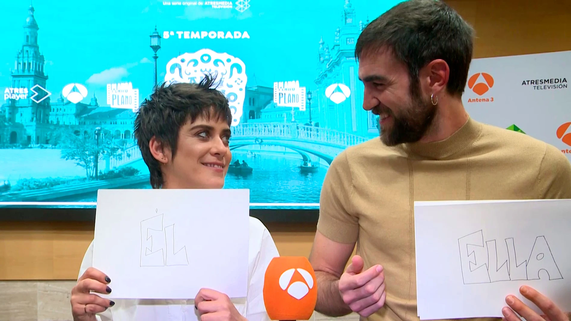 VÍDEO: El divertido juego de 'Tú o yo' con María León y Jon Plazaola