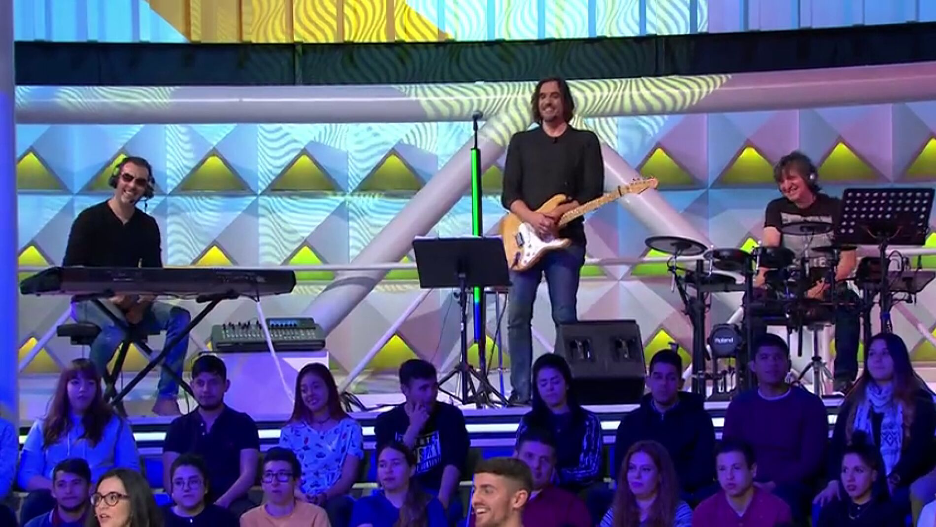 La Banda de 'La Ruleta de la Suerte' gusta y se gusta con una canci&oacute;n de Carlos Rivera