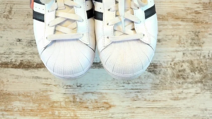 El truco viral para limpiar unas zapatillas blancas de manera efectiva El truco viral para limpiar unas zapatillas blancas de manera efectiva