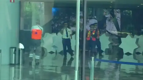 BBVA desaloja dos de sus edificios en México tras recibir amenazas por correo BBVA desaloja dos de sus edificios en México tras recibir amenazas por correo
