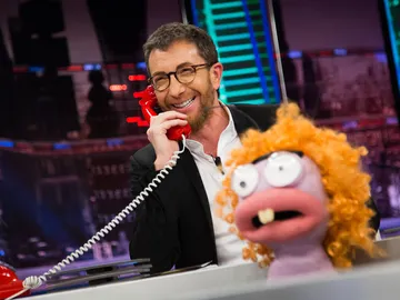 Arguiñano habla con pablo motos por el teléfono rojo Arguiñano habla con pablo motos por el teléfono rojo