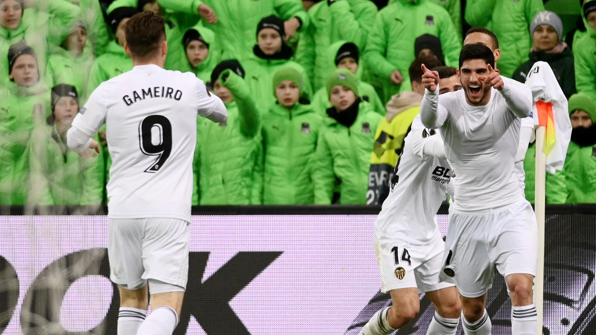 Guedes celebra su gol con el Valencia Guedes celebra su gol con el Valencia