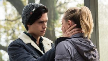 Cole Sprouse y Lili Reinhart en 'Riverdale'