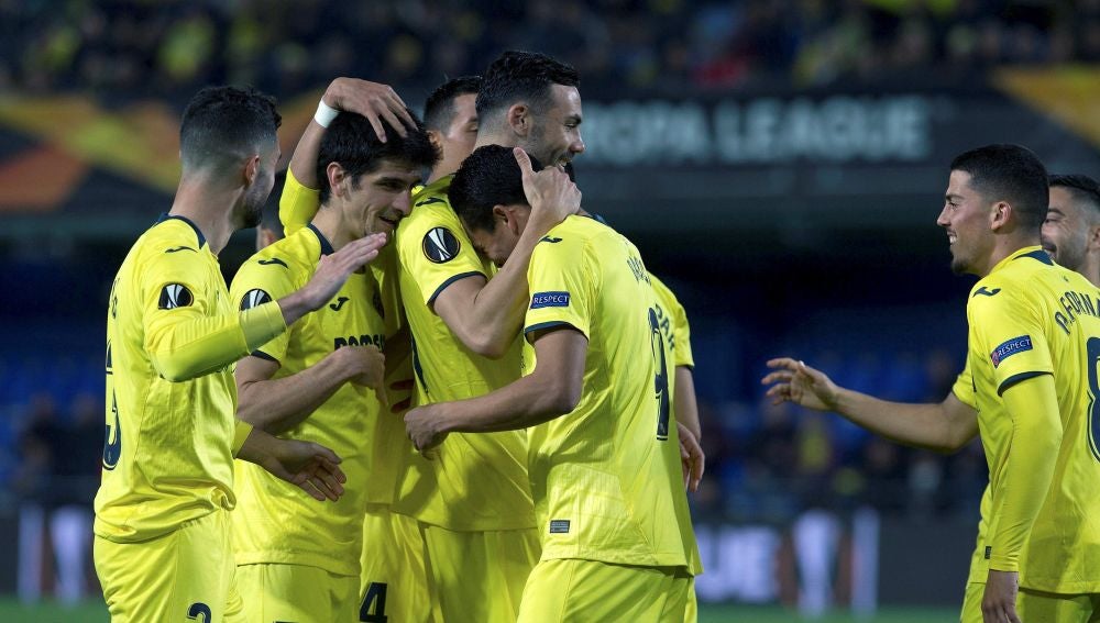 Los jugadores del Villarreal celebran un gol