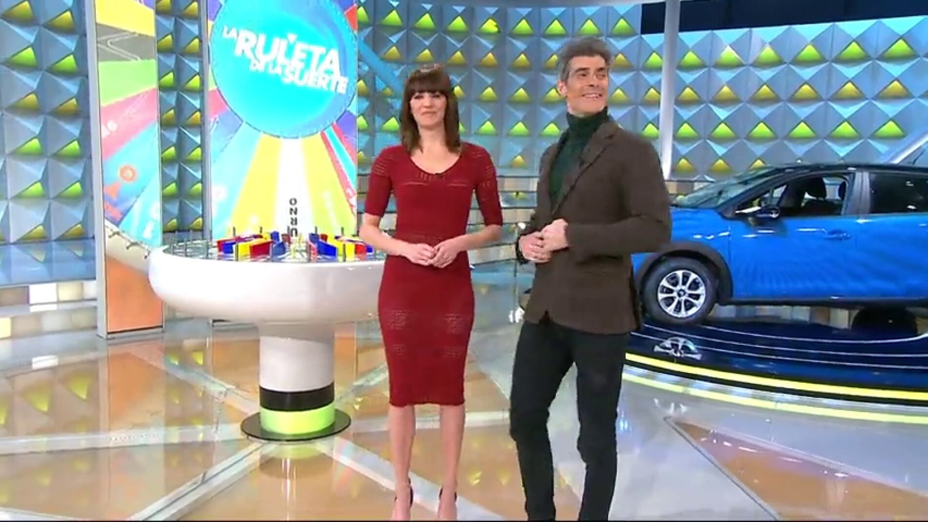 El lado m&aacute;s "coqueto" de Jorge Fern&aacute;ndez al vestir chaqueta en 'La Ruleta de la Suerte'