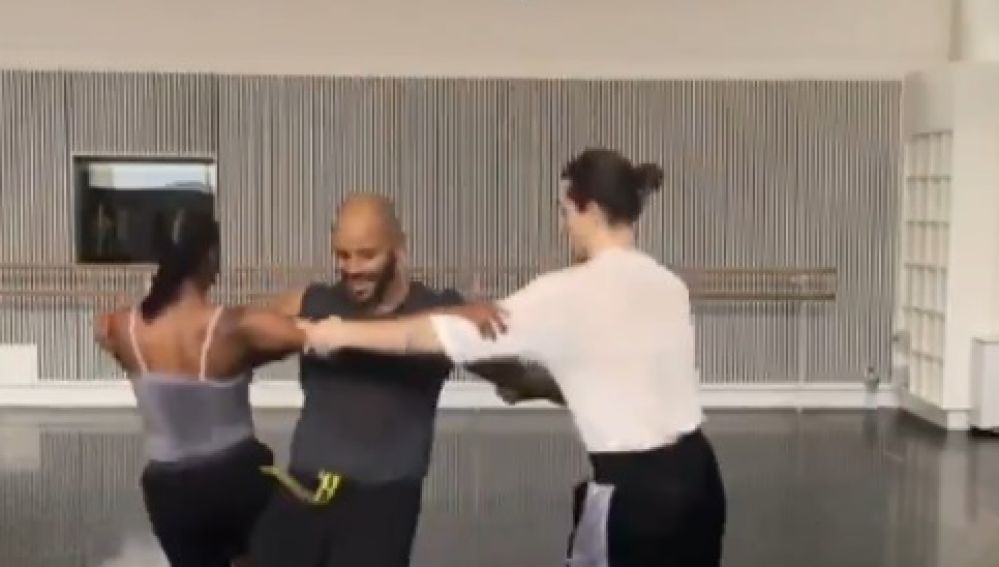 'Triangle Dance', el nuevo reto viral que triunfa en las redes