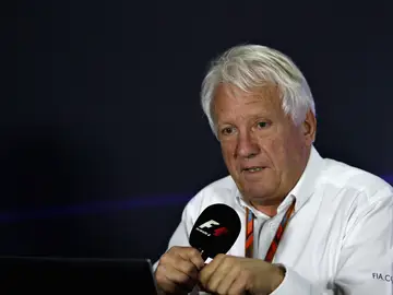 Charlie Whiting, en una rueda de prensa en México Charlie Whiting, en una rueda de prensa en México