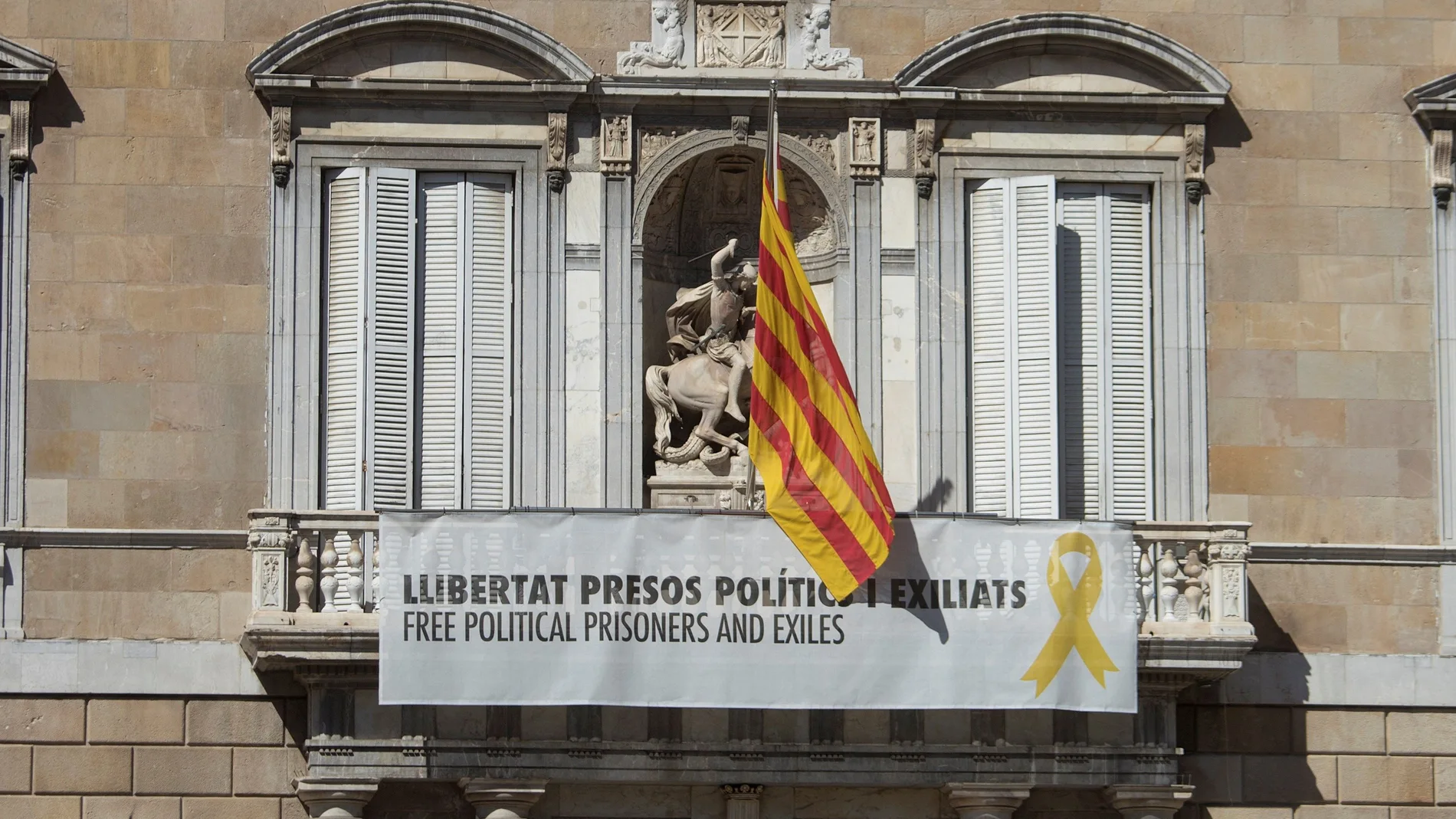 Edificios públicos de la Generalitat con lazos amarillos Edificios públicos de la Generalitat con lazos amarillos