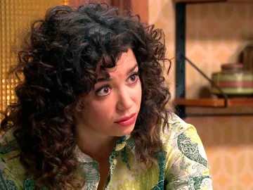 Amelia tranquiliza a Luisita tras romper la relación con su padre Amelia tranquiliza a Luisita tras romper la relación con su padre