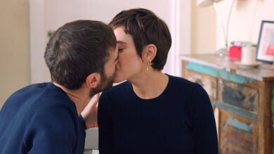 Así arrancan Carmen e Iñaki la quinta temporada de 'Allí Abajo' entre bebé sorpresa, nuevas tramas y un nuevo pueblo que revolucionará a los Benjumea