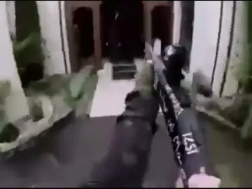 Uno de los asaltantes del ataque a las mezquitas de Nueva Zelanda retrasmitió el tiroteo en directo Uno de los asaltantes del ataque a las mezquitas de Nueva Zelanda retrasmitió el tiroteo en directo