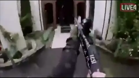 Uno de los asaltantes del ataque a las mezquitas de Nueva Zelanda retrasmitió el tiroteo en directo Uno de los asaltantes del ataque a las mezquitas de Nueva Zelanda retrasmitió el tiroteo en directo