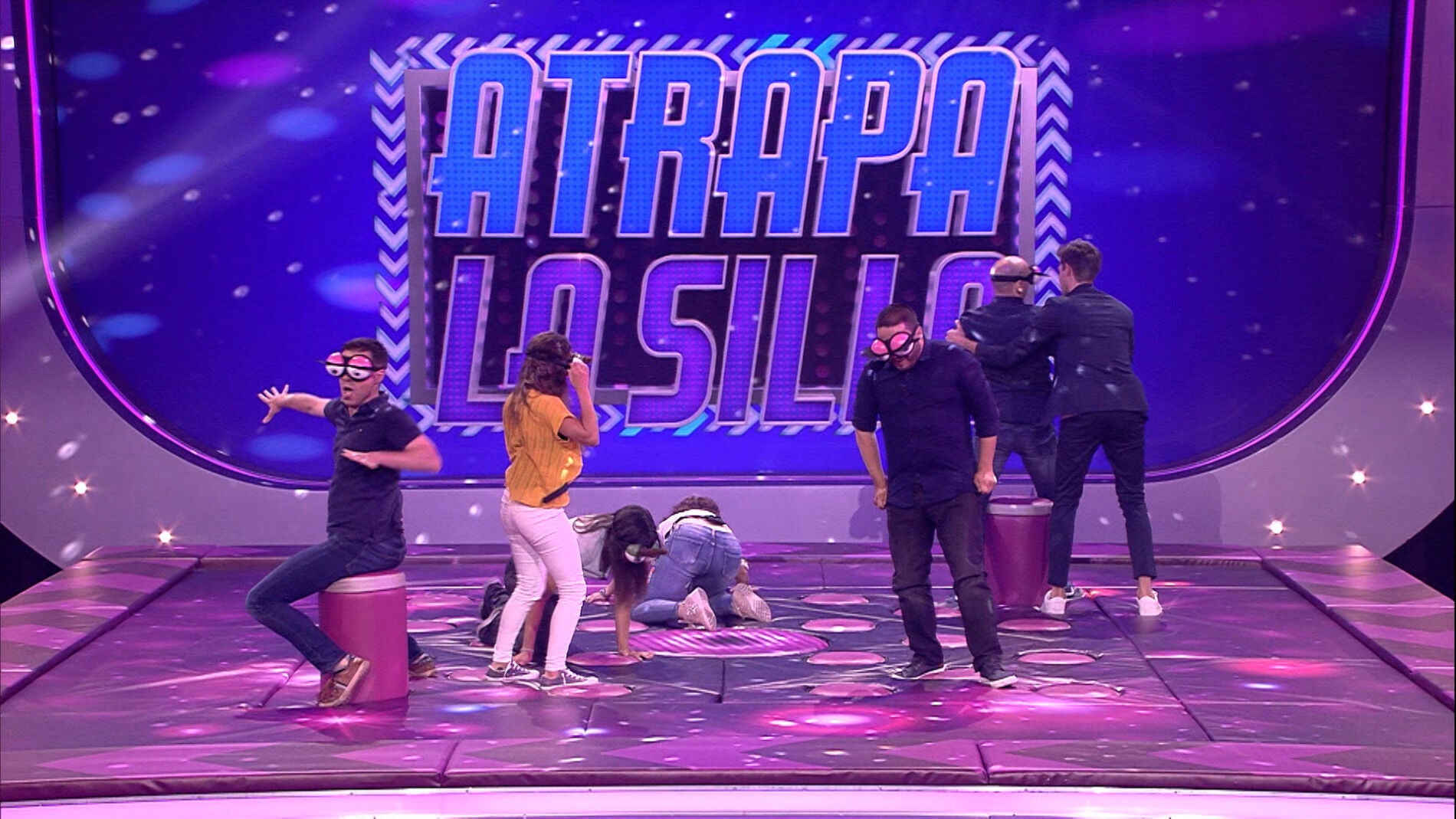 V&iacute;deo: &Eacute;picos coscorrones y m&aacute;s de un culetazo protagonizan &lsquo;Atrapa la silla&rsquo;