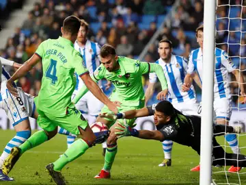 Gerónimo Rulli , en acción ante Borja Mayoral Gerónimo Rulli , en acción ante Borja Mayoral