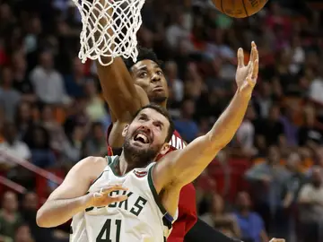MIrotic, ante Whiteside MIrotic, ante Whiteside
