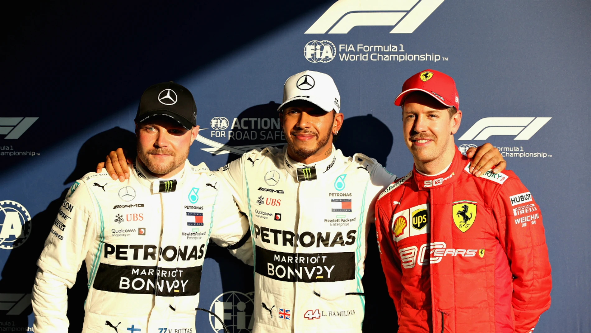 Hamilton, acompañado de Bottas y de Vettel Hamilton, acompañado de Bottas y de Vettel