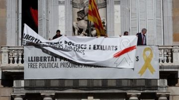 Pancarta en la Generalitat Pancarta en la Generalitat