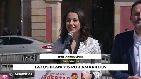 La oposición responsabiliza a Sánchez de la situación de los lazos en Cataluña La oposición responsabiliza a Sánchez de la situación de los lazos en Cataluña