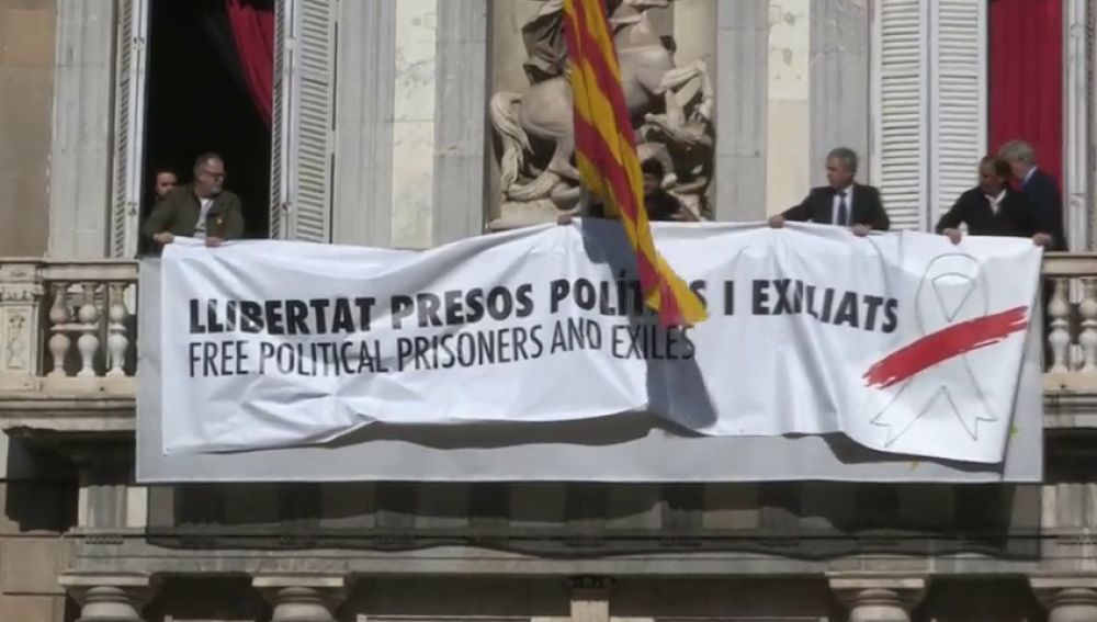 La Junta Electoral ordena a los mossos retirar las pancartas 