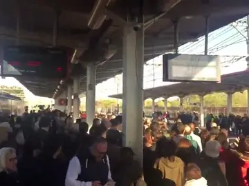 Una avería en la infraestructuras del Cercanías de Villaverde provoca el enfado de los pasajeros Una avería en la infraestructuras del Cercanías de Villaverde provoca el enfado de los pasajeros